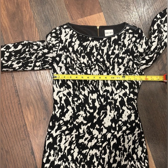 Reiss Black and White Patterned 3/4 Sleeve Dress in size 6 - Picture 4 of 16